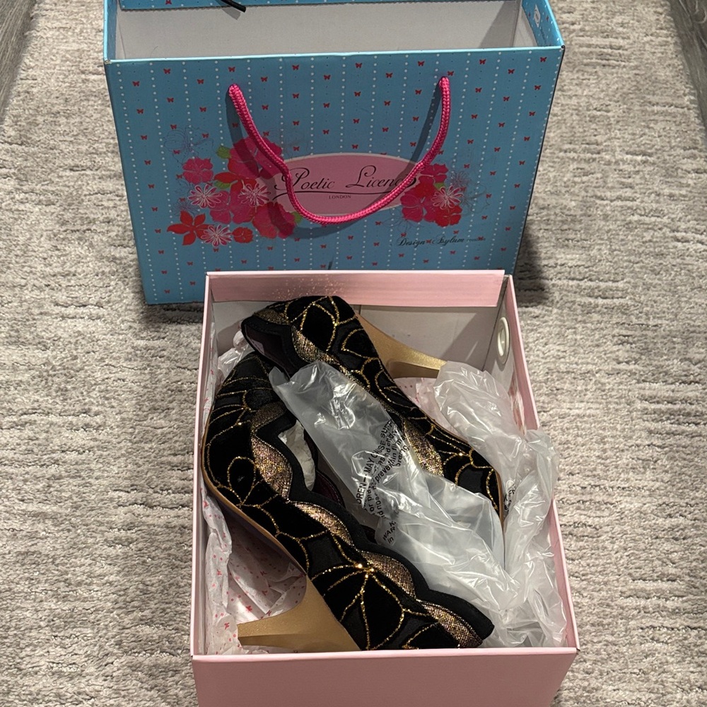 Poétic licence Black and Gold Scalloped Wedge Heels size eur 40.5 - Picture 2 of 5